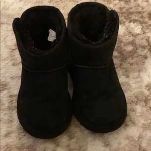 Ugg Jonas Button Size 9 Toddler